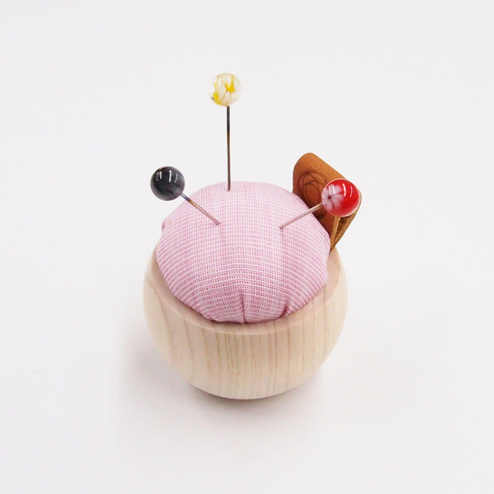 とんぼ玉の待針とヒノキのピンクッションネックレスセット